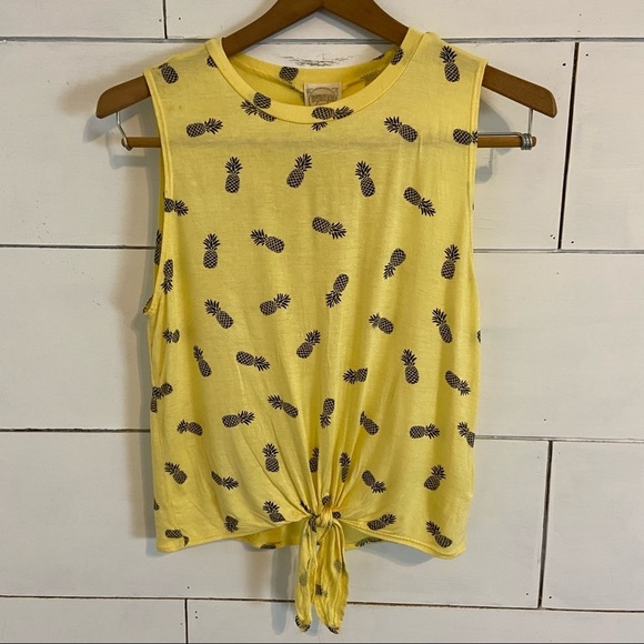 Dirty Laundry Tops - Dirtee Laundry Pineapple Tie Front Tank Top. Size XSmall.